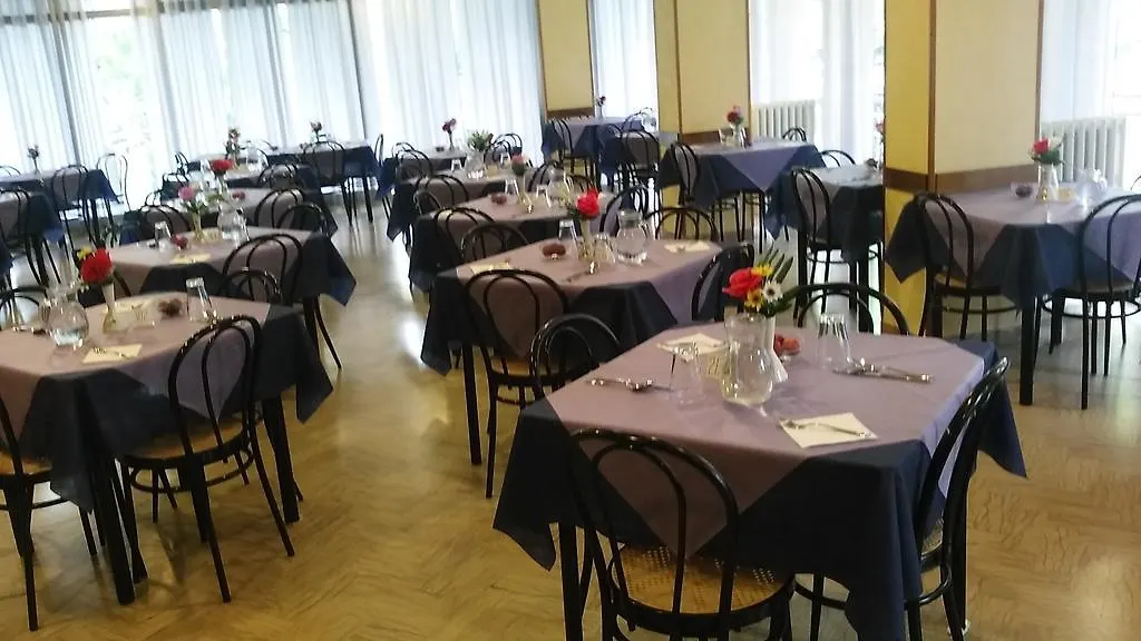 *** Bed & Breakfast Hotel Half Moon Airport Restaurant Rimini Italy